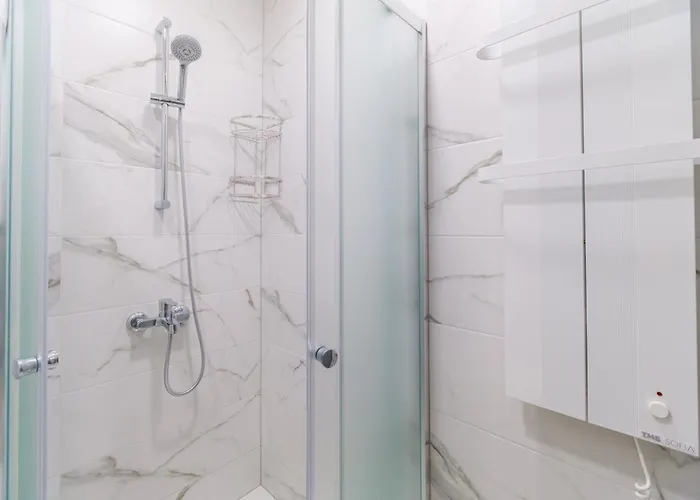 Ldv 13 Free Private Parking