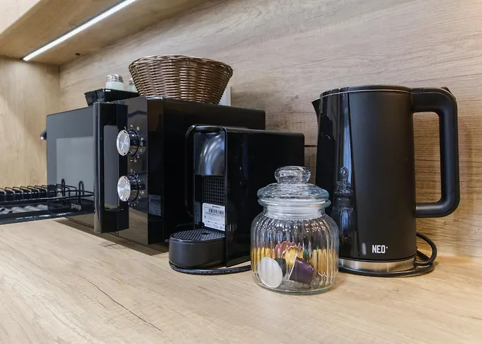 Ldv 13 Free Private Parking *