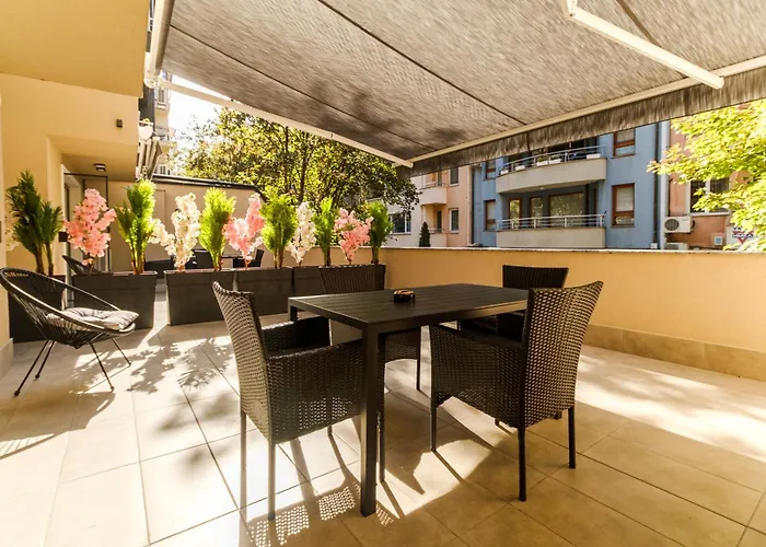 Ldv 13 Free Private Parking *